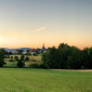 Johanneskirche bei sommerlichem Sonnenaufgang